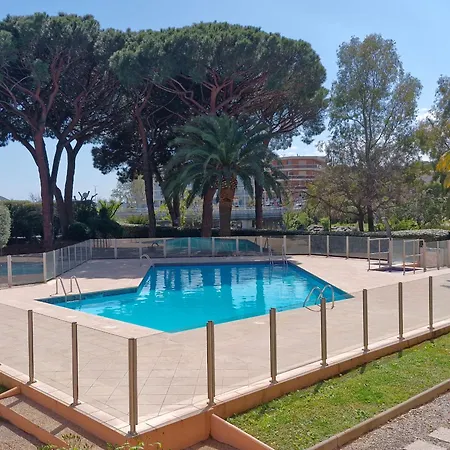 Coin-nuit Avec Piscine Et Parking, 4 Pers. - Fr-1-780-49 Apartmán *